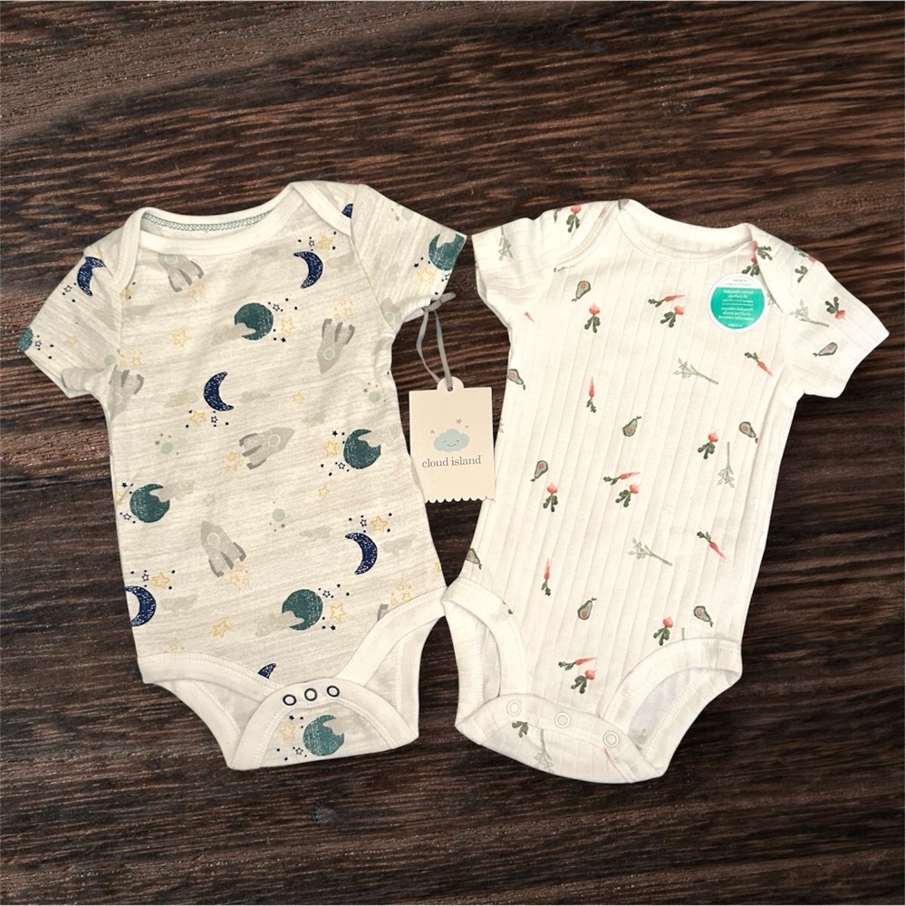 Pair of 0-3 Months Baby Onesies Bodysuits Carter’s Cloud Island NWT